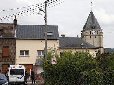 France church attack: Hollande, Valls try to ease religious tensions France church attack: Hollande, Valls try to ease religious tensions