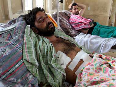 Jammu and Kashmir: Mehbooba Mufti hands over financial assistance to second batch of victims injured by pellet guns Jammu and Kashmir: Mehbooba Mufti hands over financial assistance to second batch of victims injured by pellet guns