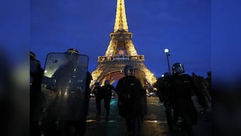 Forty arrested over Euro 2016 violence at Eiffel Tower in Paris