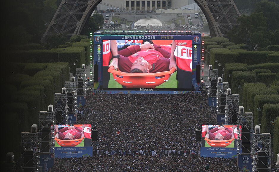 Ronaldo-Stretcher-big-screen-AFP