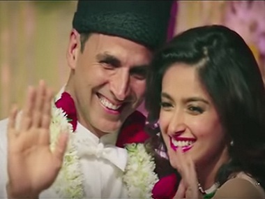 Watch: In 'Tere Sang Yaara' from 'Rustom', Akshay Kumar, Ileana D'Cruz rev up the romance Watch: In 'Tere Sang Yaara' from 'Rustom', Akshay Kumar, Ileana D'Cruz rev up the romance