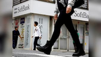 SoftBank Group considers listing its Japanese wireless unit on Tokyo Stock Exchange; aiming to raise $18 billion