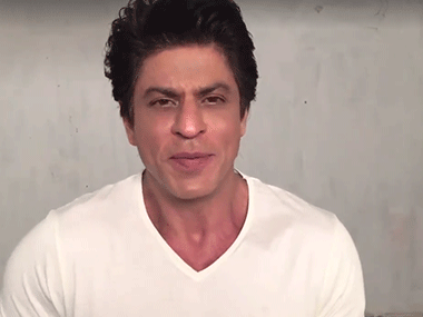 Here's how Shah Rukh Khan celebrated Eid with his fans outside Mannat Here's how Shah Rukh Khan celebrated Eid with his fans outside Mannat