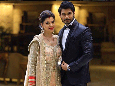 Watch: Sambhavna Seth dances with husband Avinash Dwivedi at their wedding reception Watch: Sambhavna Seth dances with husband Avinash Dwivedi at their wedding reception