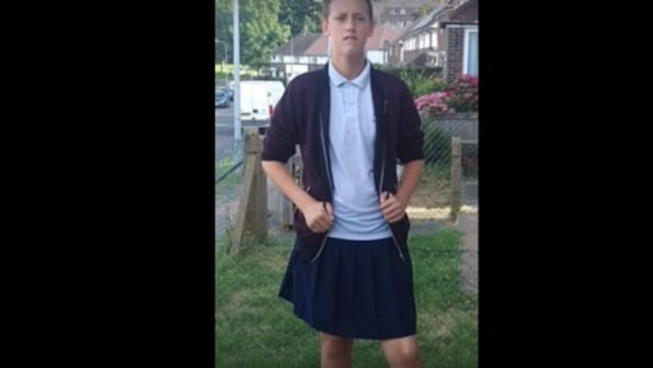 British pupils punished for wearing shorts to school, don skirts instead