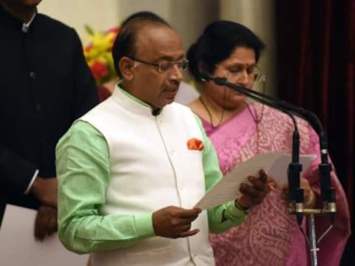 Sport Minister Vijay Goel reviews preparation for Rio Olympics at Bangalore national camp