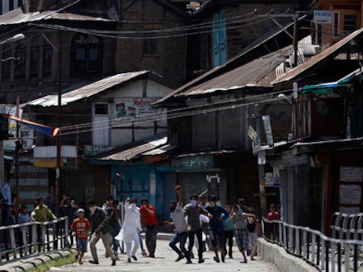 Kashmir unrest: Beerwah on the boil after army allegedly guns down civilian, case filed