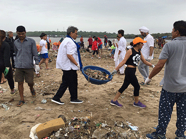 Film director Subhash Ghai pitches in to clean Mumbai's Versova beach Film director Subhash Ghai pitches in to clean Mumbai's Versova beach