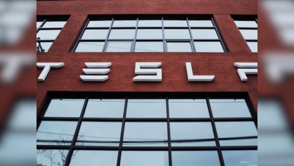 SolarCity accepts Tesla's $2.6 billion offer; both shares fall