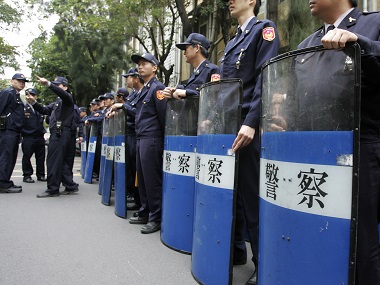 Taiwan police locks down suspect after train blast in Taipei Taiwan police locks down suspect after train blast in Taipei