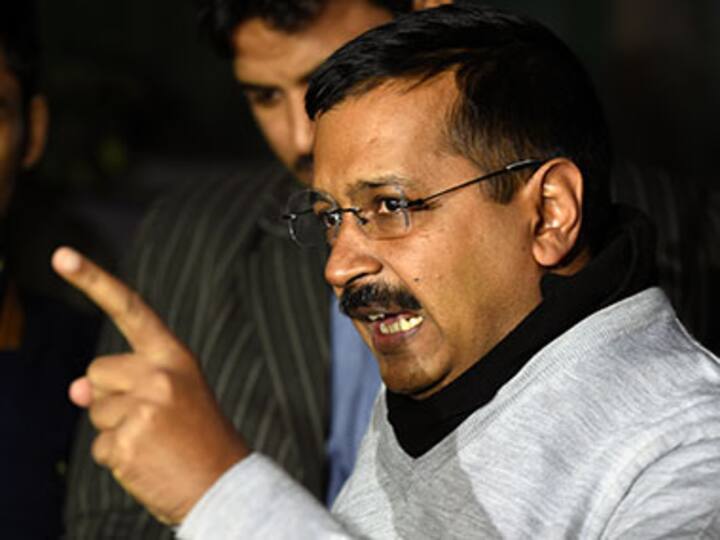 Arvind Kejriwal meets missing JNU student Najeeb Ahmed's mother in police station Arvind Kejriwal meets missing JNU student Najeeb Ahmed's mother in police station