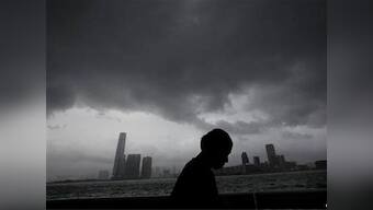 Typhoon Nida hits Hong Kong, strongest since 1983