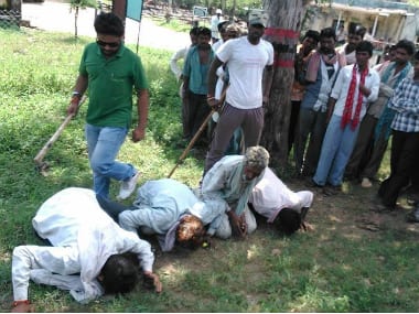 Surendra Rajpurohit of Gau Raksha Commando Force beating people for carrying meat.