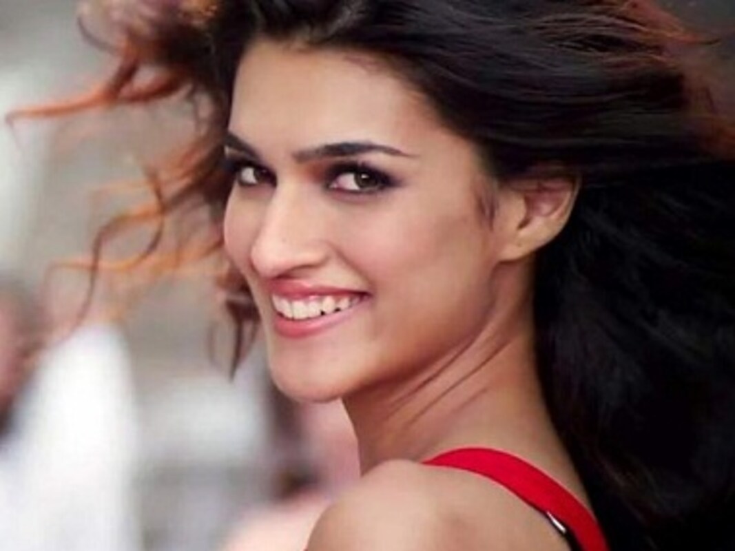 Kriti Sanon Sex Sex Sex Sex - Kriti Sanon expresses disappointment over Kartik Aaryan receiving sole  credit for Luka Chuppi's success-Entertainment News , Firstpost