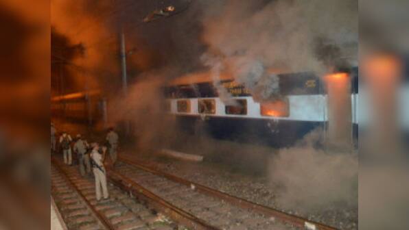 Patna students torch coaches of South Bihar Express after boy comes under the train
