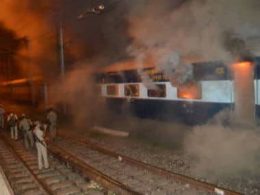 Patna students torch coaches of South Bihar Express after boy comes under the train