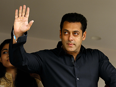 Salman Khan acquitted in black buck case: Knife used not his, says lawyer Salman Khan acquitted in black buck case: Knife used not his, says lawyer