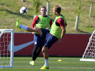 Wayne Rooney defends decision of relieving Harry Kane from taking corners at Euro 2016 Wayne Rooney defends decision of relieving Harry Kane from taking corners at Euro 2016