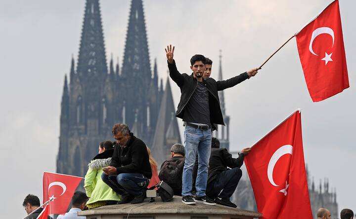 Erdogan's supporters protest against failed Turkey coup attempt in Germany