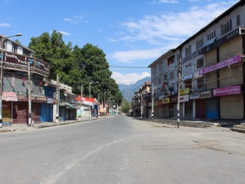 Srinagar's silent streets: Kashmir curfew brings summer capital to grinding halt Srinagar's silent streets: Kashmir curfew brings summer capital to grinding halt