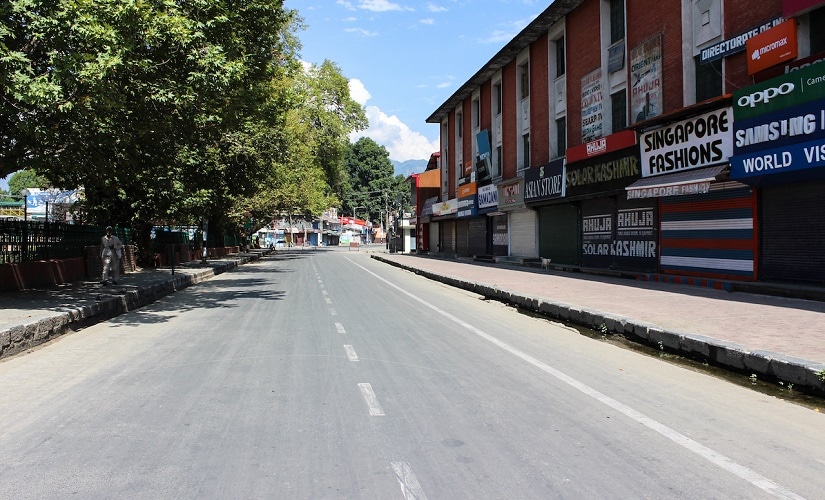 The normally bustling area outside the press enclave in Srinagar has fallen as silent as the rest of the city. Firstpost/Sameer Yasir
