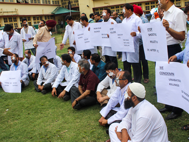 Kashmir unrest: Doctors bandage an eye to protest use of pellet guns Kashmir unrest: Doctors bandage an eye to protest use of pellet guns