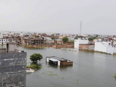 Uttar Pradesh: Flood forces people to cremate loved ones on terraces Uttar Pradesh: Flood forces people to cremate loved ones on terraces