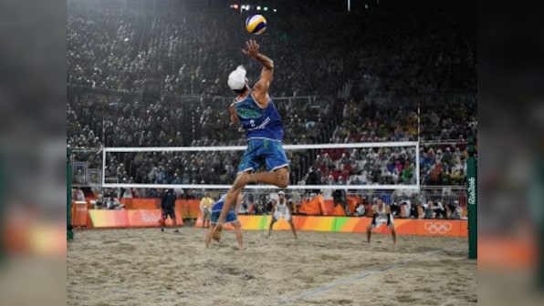 Rio Olympics 2016: Brazil thrill crowd to take gold on home sand in men's beach volleyball