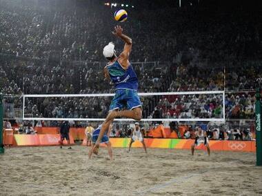 Rio Olympics 2016: Brazil thrill crowd to take gold on home sand in men's beach volleyball