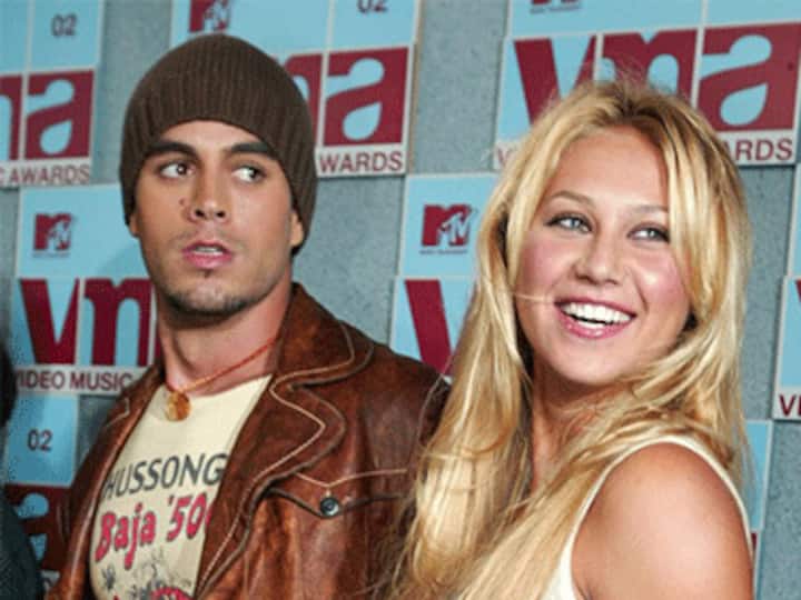 Enrique Iglesias may be getting married to long-time girlfriend Anna Kournikova?