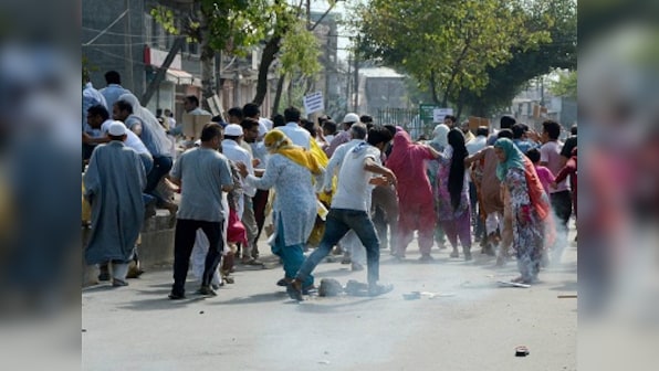 Kashmir separatists issue 'peaceful protest' march towards Badami Bagh cantonment