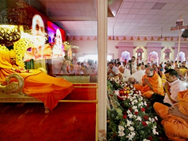 Delhi CM Arvind Kejriwal paying homage to Pramukh Swami, the spiritual head of the Swaminarayan sect, at Sarangpur in Gujarat on Tuesday. PTI