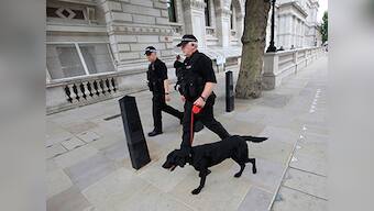 UK: Bomb disposal team called in after five arrested on terror charges