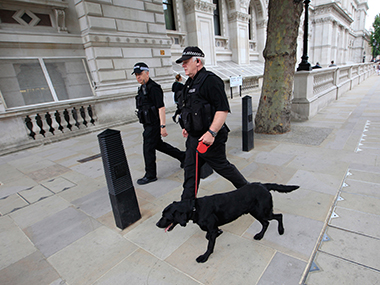 UK: Bomb disposal team called in after five arrested on terror charges UK: Bomb disposal team called in after five arrested on terror charges