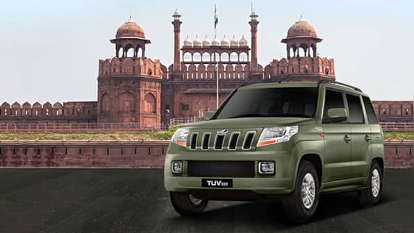 Mahindra TUV300 launched with new bronze green colour