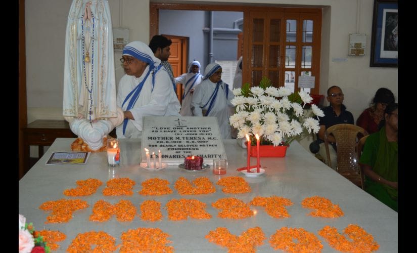 Nuns pray at Mother Teresa's tomb in Kolkata. Firstpost