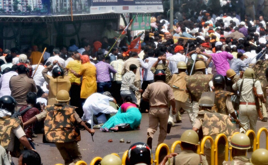 More than a dozen people, including policemen, were injured. The protest was led by state BJP President Keshav Prasad Maurya. Party legislators, office-bearers, youth wing workers and members of its executive participated in the protest. Photo: PTI More than a dozen people, including policemen, were injured. The protest was led by state BJP President Keshav Prasad Maurya. Party legislators, office-bearers, youth wing workers and members of its executive participated in the protest. Photo: PTI