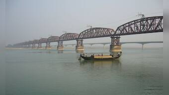 Farakka barrage: Floods and water wars imminent, but political compulsions dictate CM behaviour