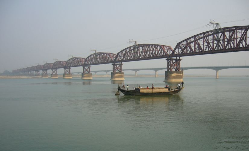 Farakka barrage: Floods and water wars imminent, but political compulsions dictate CM behaviour Farakka barrage: Floods and water wars imminent, but political compulsions dictate CM behaviour