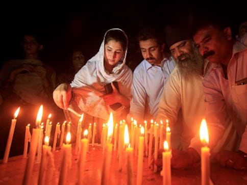 Quetta hospital attack: Both Islamic State and Taliban faction Jamaat-ul-Ahrar claim responsibility Quetta hospital attack: Both Islamic State and Taliban faction Jamaat-ul-Ahrar claim responsibility