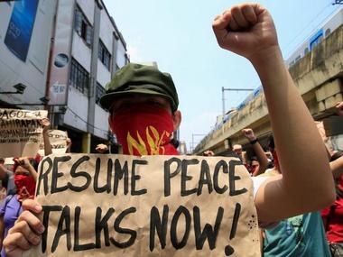 Philippines frees top communist leaders to join peace talks Philippines frees top communist leaders to join peace talks