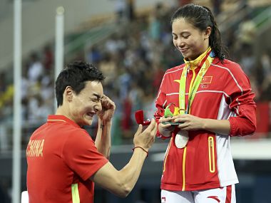 Rio 2016: Chinese diver He Zi grabs silver and diamond as boyfriend proposes during medal ceremony Rio 2016: Chinese diver He Zi grabs silver and diamond as boyfriend proposes during medal ceremony