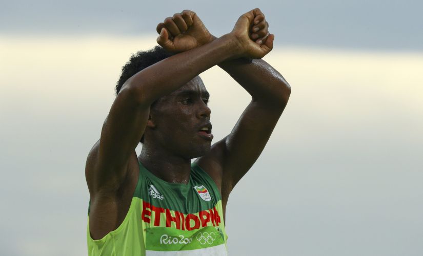 Rio Olympic 2016: Ethiopia's Feyisa Lilesa protests against government, says his life could be in danger Rio Olympic 2016: Ethiopia's Feyisa Lilesa protests against government, says his life could be in danger