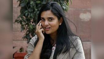 Ramya attacked with eggs by VHP, Bajrang Dal activists in Mangalore for pro-Pakistan remark