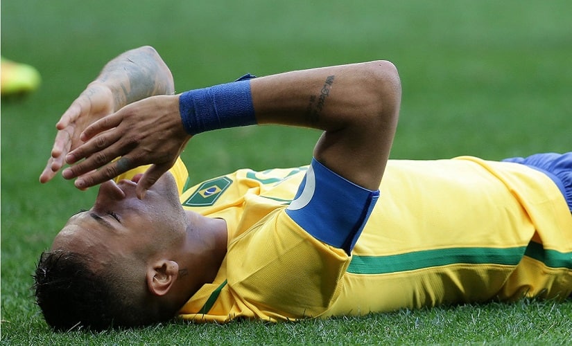 Brazil's Neymar reacts after missing a chance to score during a group A match of the men's Olympic football tournament between Brazil and South Africa at the National stadium, in Brasilia, Brazil, Thursday, Aug. 4, 2016. The game ended in a 0-0 draw. (AP Photo/Eraldo Peres)