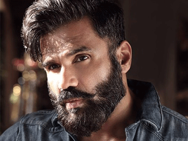 Suniel Shetty marks his Twitter debut with first tweet to Amitabh Bachchan Suniel Shetty marks his Twitter debut with first tweet to Amitabh Bachchan