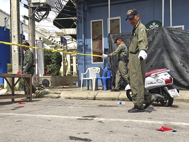 Car bomb in Thailand leaves one dead, injures 30 Car bomb in Thailand leaves one dead, injures 30