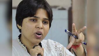 Trupti Desai offers prayer at Haji Ali Dargah but keeps away from the inner sanctum