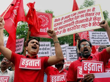 UP employee strike gains strength on the second day; 800 crores of loss estimated