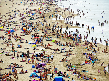 Sand artist Sudharsan Pattnaik resumes agitation after hospitalisation demanding a clean Puri beach Sand artist Sudharsan Pattnaik resumes agitation after hospitalisation demanding a clean Puri beach